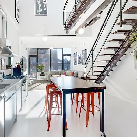 Luxury 3 Bedroom Duplex Manhattan Skyline Vews
